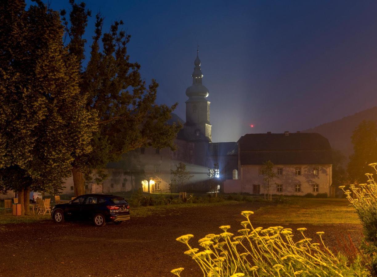 Zamek Sarny - Schloss Scharfeneck Kłodzko Eksteriør billede