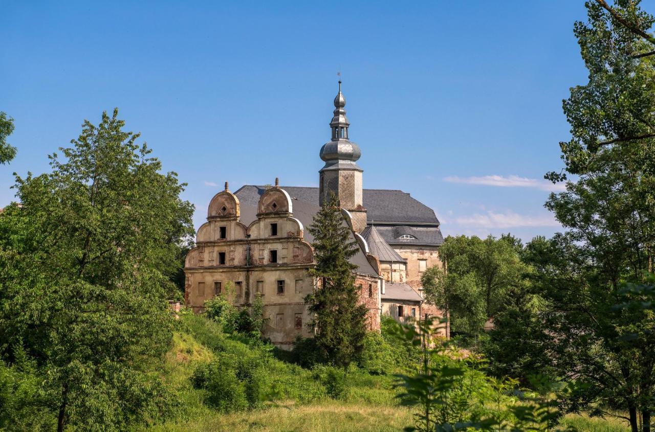 Zamek Sarny - Schloss Scharfeneck Kłodzko Eksteriør billede