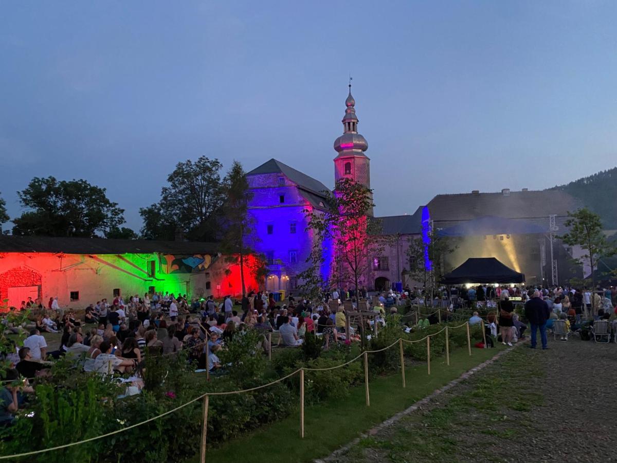 Zamek Sarny - Schloss Scharfeneck Kłodzko Eksteriør billede